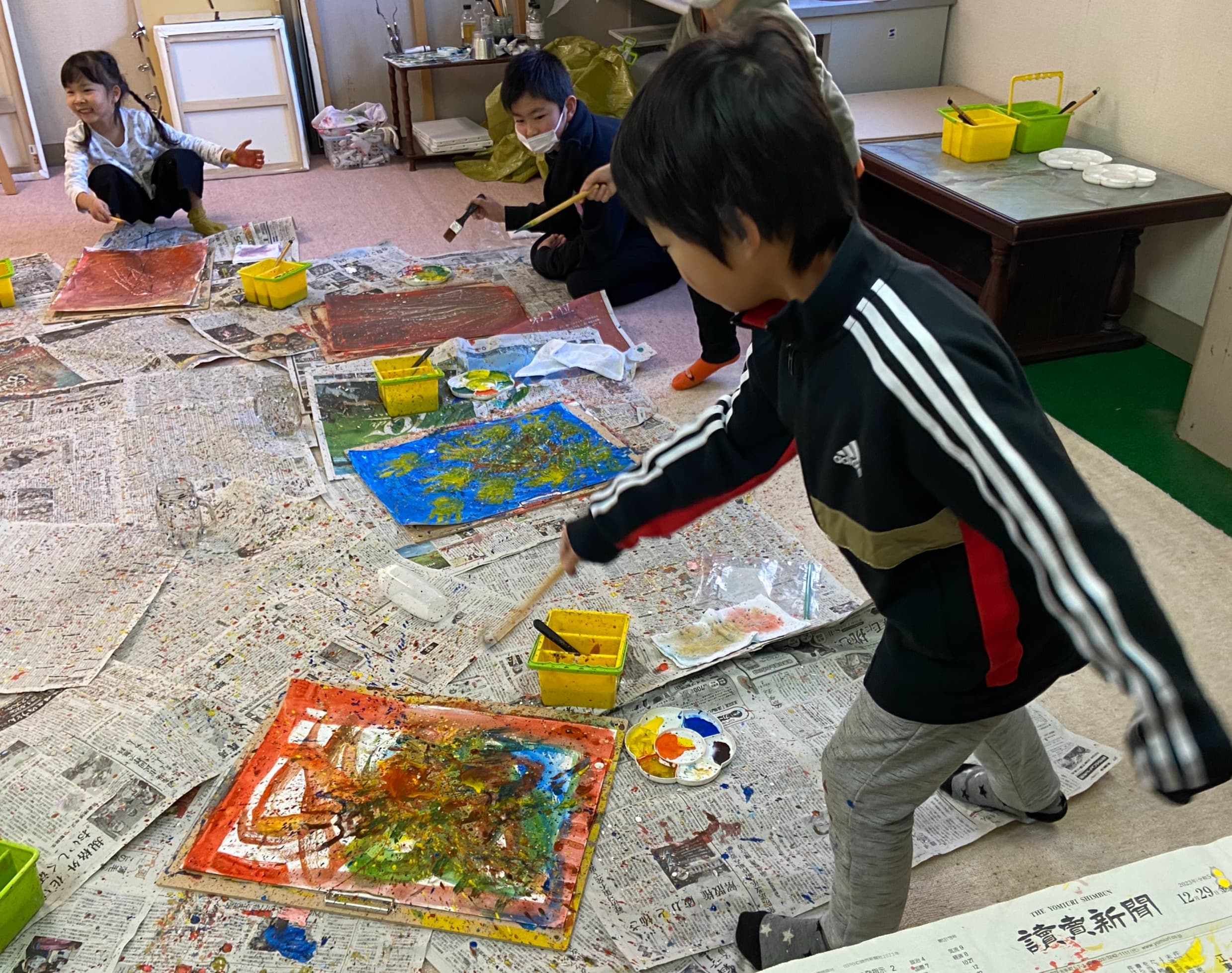 絵の具で遊ぼう